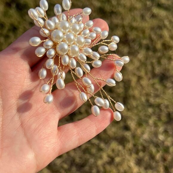 Elegant Pearl Floral Brooch Vintage Inspired Statement Accessory - Picture 14 of 16